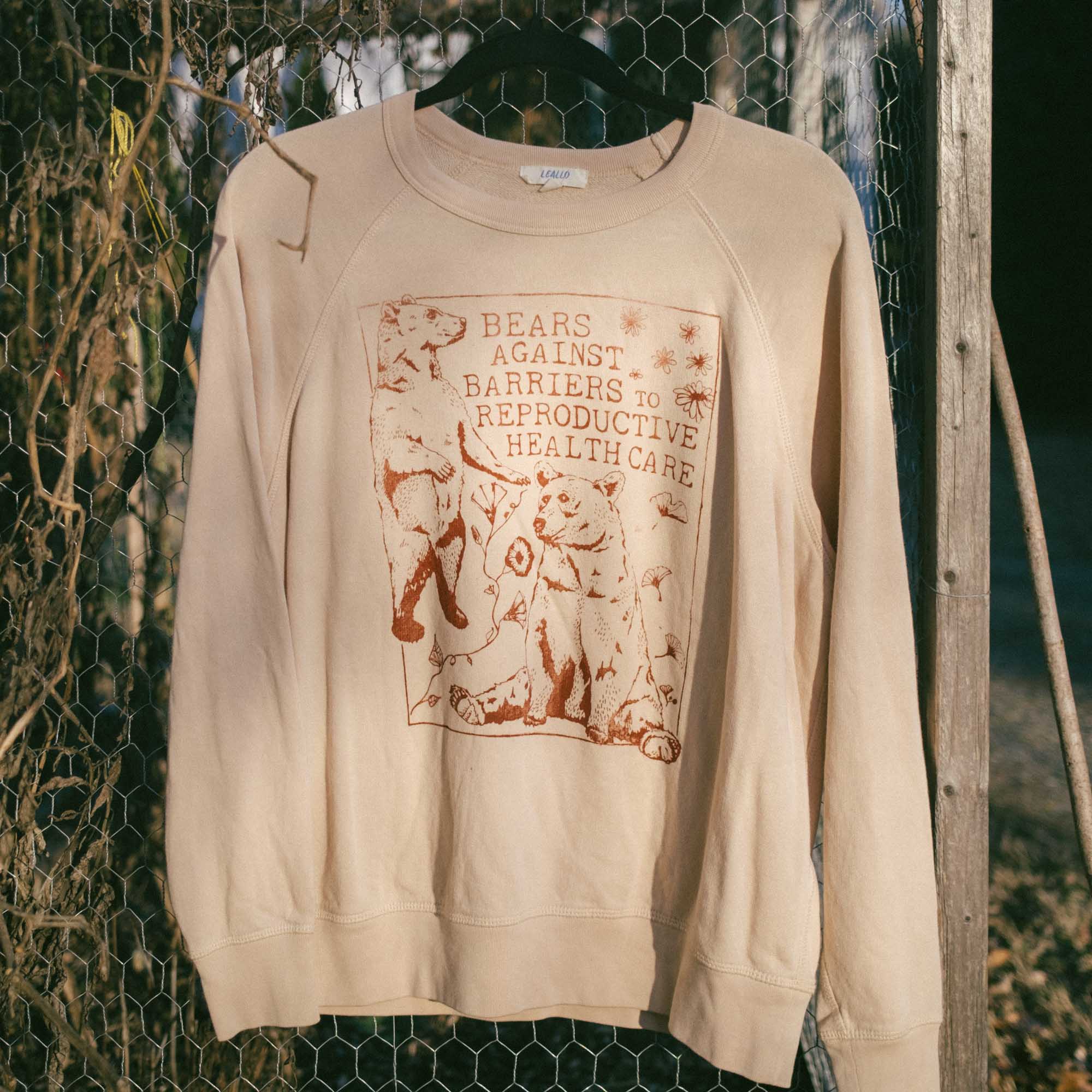 BEARS AGAINST BARRIERS SWEATSHIRT - medium sand